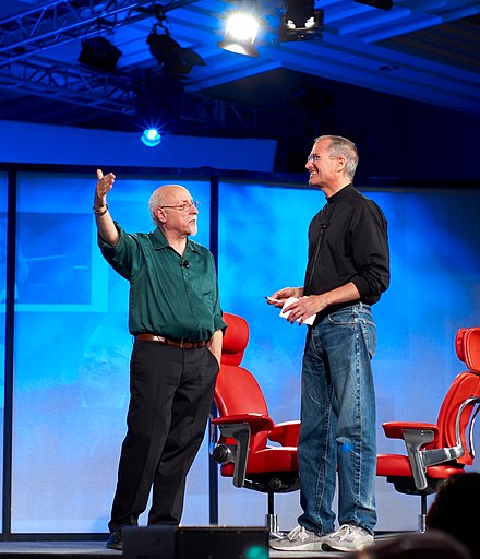 Mossberg (left) with Steve Jobs at All Things Digital 5 in 2007