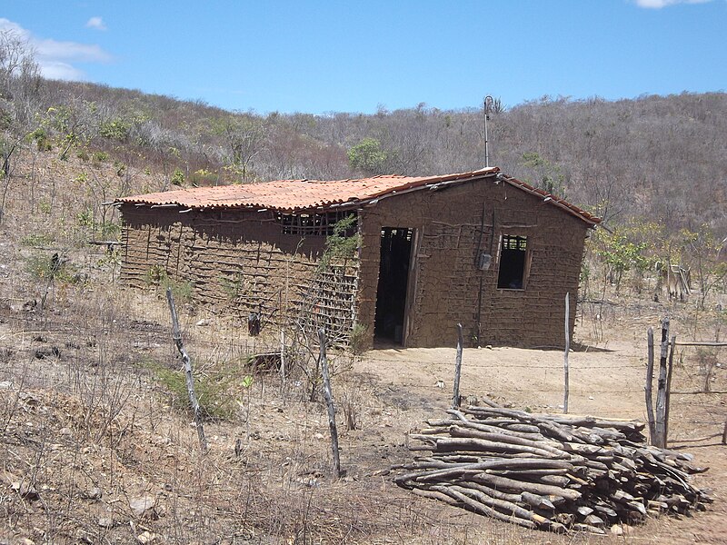 File:Mud house.JPG