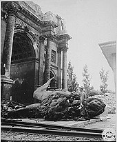 Destroyed Siegestor 1945 Muenchen Siegestor 1945.jpg