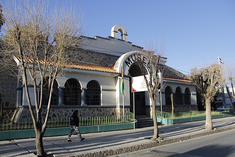 File:Museo Antropológico, Oruro.jpg