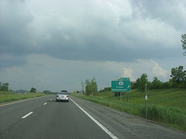 NY 481 approaching exit 12 (NY 31) in Clay