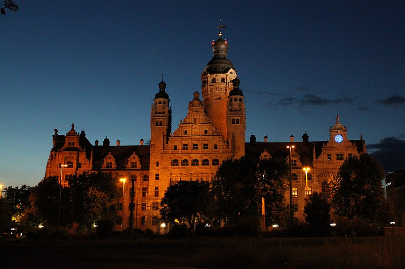 File:Neues Rathaus Leipzig bei Nacht.jpg