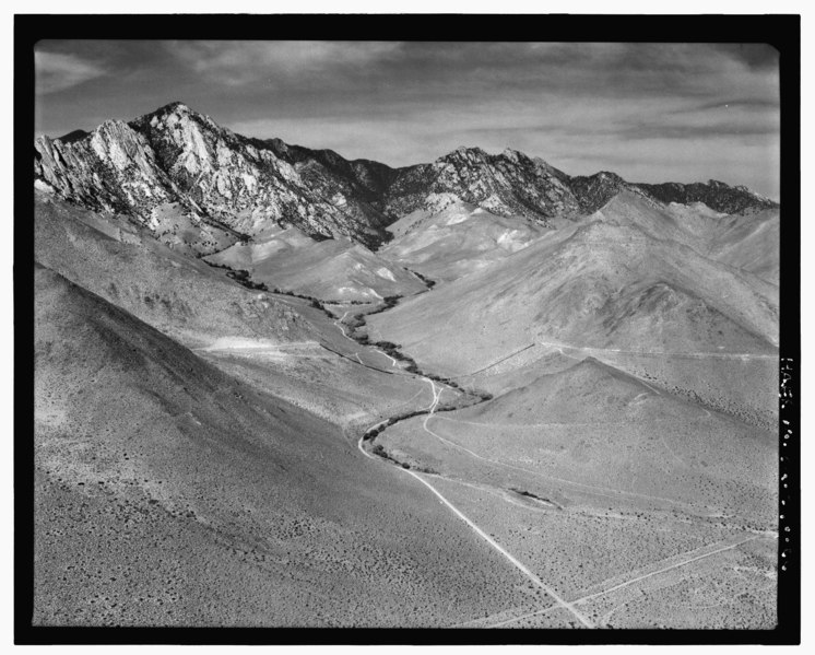 File:ONE OF SIPHONS NORTH OF JAWBONE LOOKING NORTHWEST - Los Angeles Aqueduct, From Lee Vining Intake (Mammoth Lakes) to Van Norman Reservoir Complex (San Fernando Valley), Los Angeles, Los HAER CA-298-66.tif