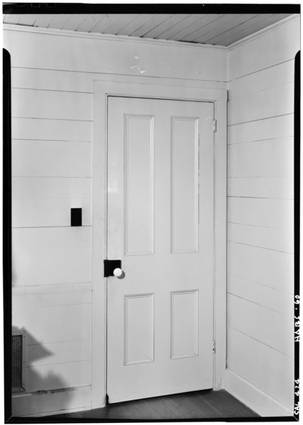 File:October 1960 DETAIL OF DOOR (Living Room - Southeast Corner) - George Derby House, 4017 Harney Street, San Diego, San Diego County, CA HABS CAL,37-OLTO,6-5.tif