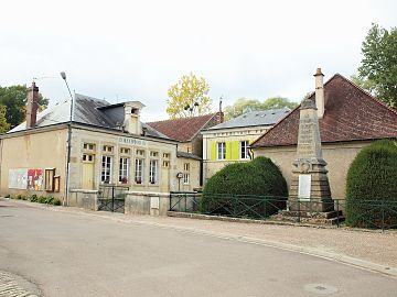 Файл:Oisy-FR-58-mairie-école_&_monument_aux_morts-1.jpg