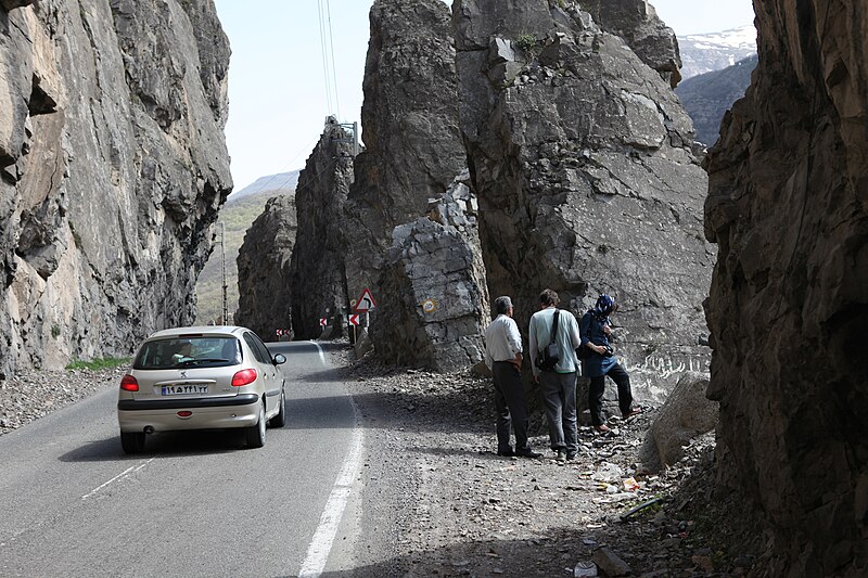 File:Old Chalus road (3581367075).jpg