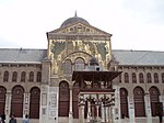 فسيفساء جامع بني أمية الكبير، ويظهر فيه التأثير المعماري البيزنطي.[49]