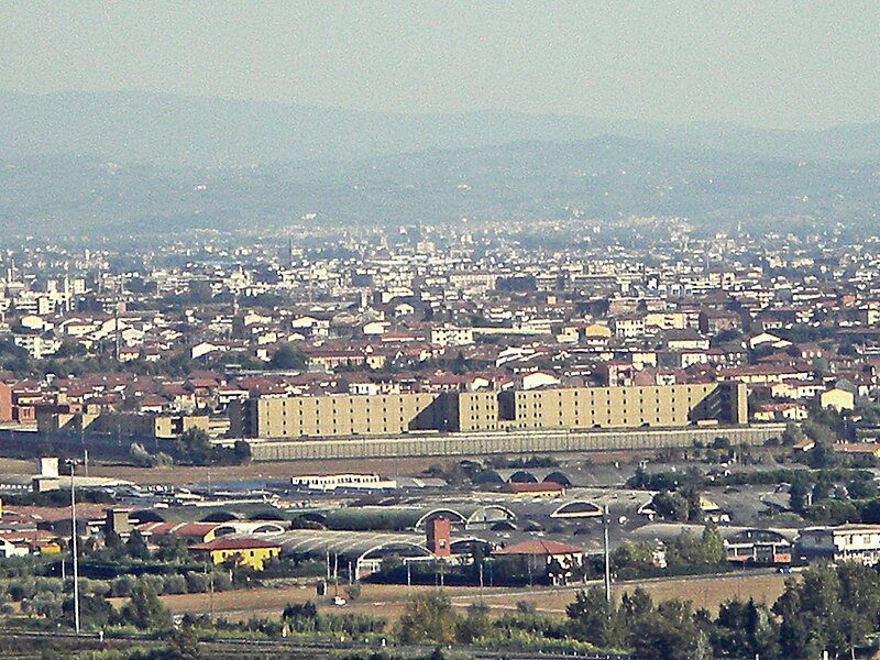 File:Panorama verso Prato.jpg