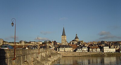 Vue de La Charité-sur-Loire depuis la rive gauche de la Loire.