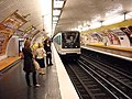 English: Billancourt station, on Paris metro line 9.