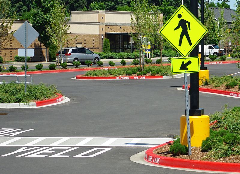 File:Pedestrian crossing sign - Hillsboro, Oregon.jpg