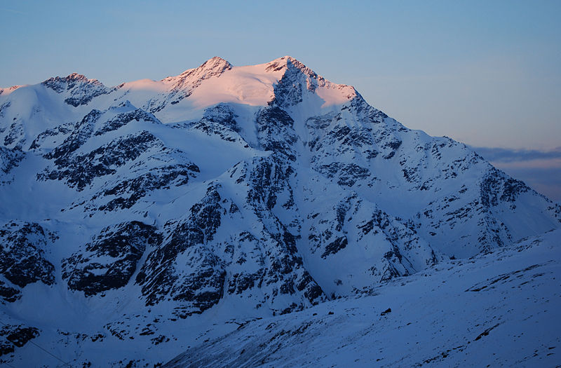 File:Pizzo Tresero sunrise.JPG