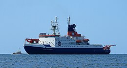 Polarstern arriving at Reykjavík.jpg