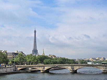How to get to Pont des Invalides with public transit - About the place