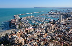 Vista panorâmica do Porto de Alicante e zonas envolventes.