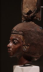 Царица Тий. Ново царство, 18-та династия, около 1355 г. пр.н.е. В момента в Neues Museum в Берлин.