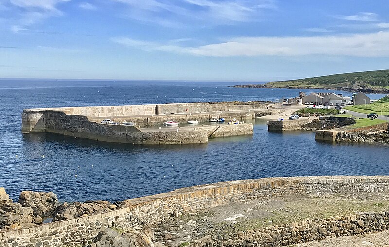 File:Portsoy-New-Harbor.jpg