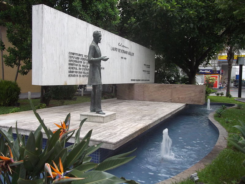 File:Praça Lauro Müller, Florianópolis, Brasil .JPG