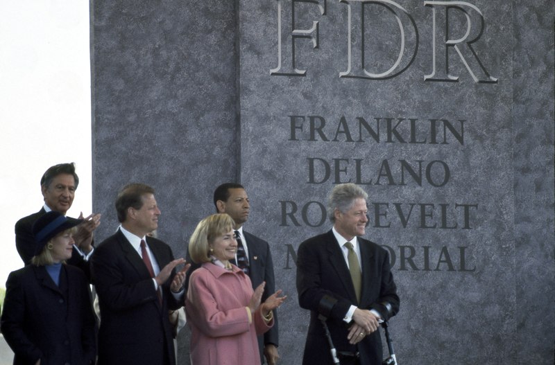 File:President Bill Clinton, his wife Hillary Clinton and Al Gore and his wife Tipper at the dedication of the FDR Memorial, on May 2, 1997, Washington, D.C LCCN2011632694.tif