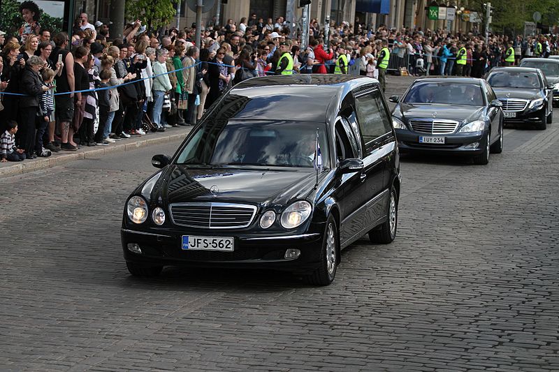 File:President Mauno Koivisto cortege in Helsinki 2017.jpg