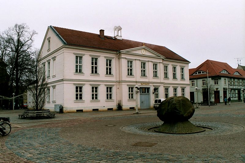 File:Pritzwalk, the town hall.jpg