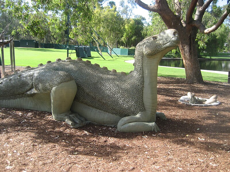 File:Public art - Muttaburrasaurus, Kings Park Perth.jpg