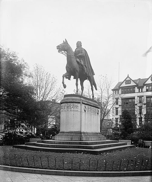 File:Pulaski Statue, 30405v.jpg
