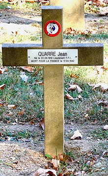 A concrete cross headstone that reads, translated from French, Quarre, Jean. Born 22.09.1919, lieutenant FFI. Died for France on 17.04.1942