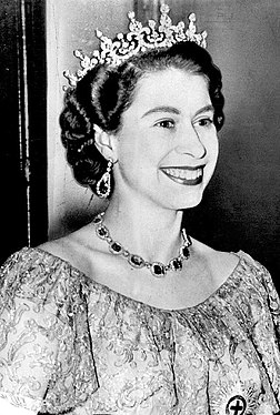 Rainha Elizabeth II do Reino Unido aos 26 anos