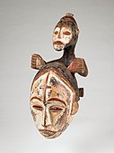 Маска, відома як Королева жінок ( Eze Nwanyi ); кінець 19 - початок 20 століття; деревина та пігмент; Бірмінгемський художній музей (Алабама, США)