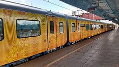 The Tejas Express at Chhatrapati Shivaji Terminus Rajendra B.Aklekar.jpg