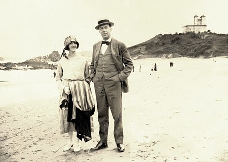 Xunto a Fita (Josefina) na praia, contra 1923.