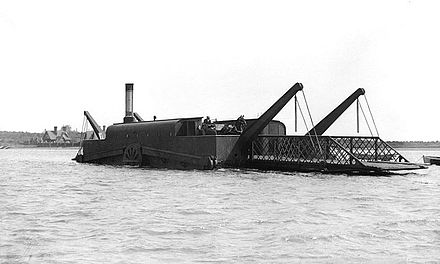 The Lady Beatrice carrying a horse and cart across the Deben in 1906