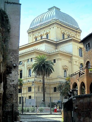 How to get to Comunita' Ebraica Di Roma with public transit - About the place