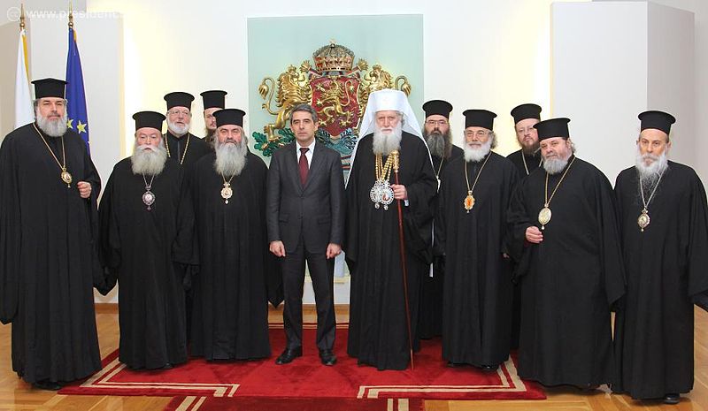 File:Rosen Plevneliev + Holy Synod.jpg