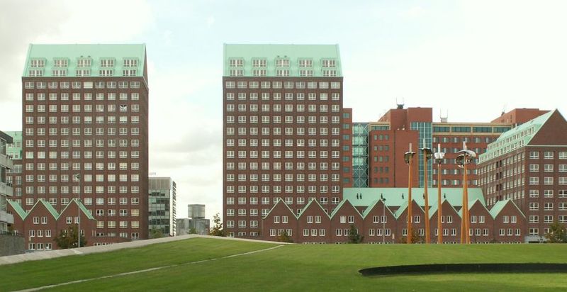 File:Rotterdam Nieuwbouw op Zuid.jpg