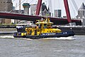 Nederlands: De RPA 10 op de Nieuwe Maas onder de Erasmusbrug Rotterdam