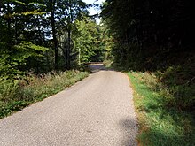 La route d'accès.