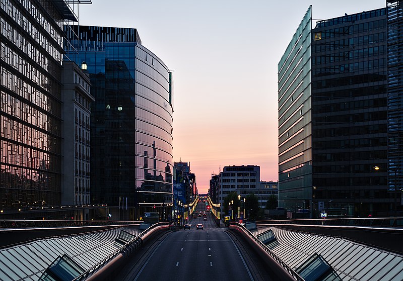 File:Rue de la Loi, European Quarter in Brussels during civil twilight (DSCF6957).jpg