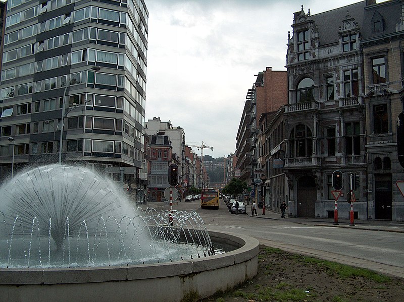 File:Rue des Guillemins 08-2004.jpg