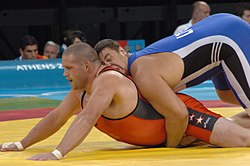Mizgaitis Ateenan olympialaisissa 2004. Mizgaitis kuvassa päällä.