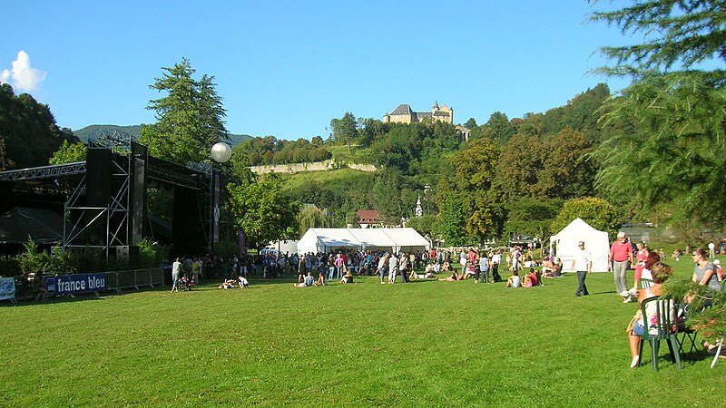 File:Saint-Martin d'Uriage acb35 uriage la voix festival.jpg