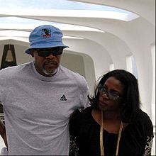 Jackson with his wife LaTanya Richardson in November 2005 Samuelljacksonnavy cropped.jpg