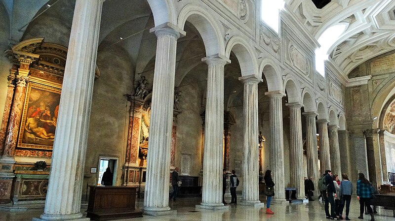 File:San Pietro in Vincoli - colonne 1.jpg