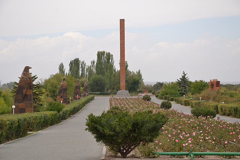 File:Sardarapat Memorial, Alley of Eagles.jpg