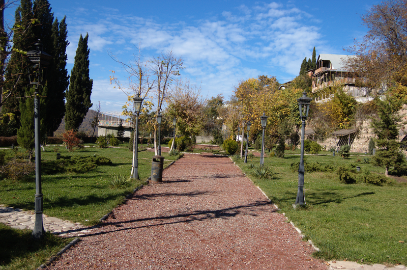 File:Sighnaghi alley.png