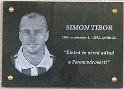 Simon Tibor emléktáblája az FTC stadionjánál