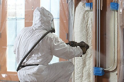 Вредный пенополиуретан. Утепление пола пенополиуретаном. Foam Spray Isolation. Spray Foam Insulation. Spray Foaming Isolation.