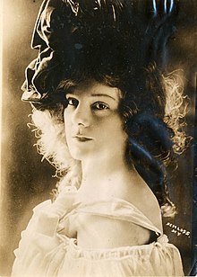 Stage actress Virginia Earle (SAYRE 23303).jpg