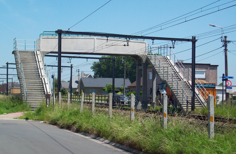 File:Station Wichelen - Foto 2 (2009).png